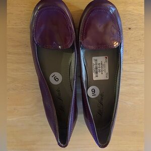 Women's new life stride size 9 Patent Leather Loafers in Deep Burgundy
